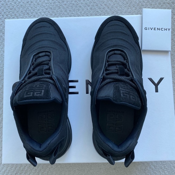 Givenchy Runners Sneakers - Picture 2 of 9